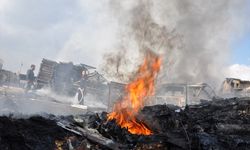 Silifke'de hurdalık alanda çıkan yangın söndürüldü