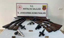 Antalya'da ruhsatsız silah operasyonunda 8 kişi yakalandı