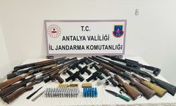 Antalya'da silah kaçakçılığı operasyonunda 10 zanlı yakalandı