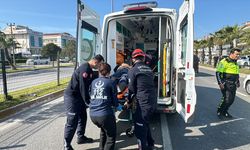 Antalya'da ters dönen otomobilde sıkışan sürücü ekiplerce kurtarıldı