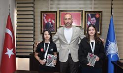 Kumlucalı başarılı sporcular AK Parti İlçe Başkanı Paslıkılıç'ı ziyaret etti