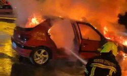Mersin’de otomobil alev alev yandı