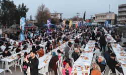 Yüreğir Belediyesi bin kişilik iftar sofrası kurdu