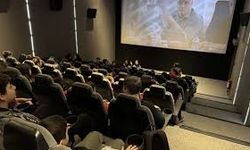 Antalya'da öğrenciler sinema salonunda "Ufkun Ötesinde" belgeselini izledi