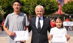 Antalya'nın ilçelerinde 3 Nisan Ulusal Egemenlik ve Çocuk Bayramı kutlandı