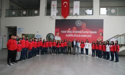 Milli atıcı Yusuf Dikeç, genç sporculara sponsorların hediyelerini dağıttı