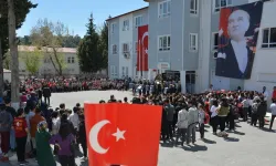 Askeri bando takımı Antalya'da çocuklarla buluştu