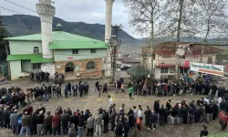 Mersin'de mahalleli bayramlaşma geleneğini sürdürüyor