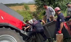 Adana'da devrilen biçerdöverin altında sıkışan sürücüsü kurtarıldı