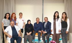 Antalya İl Sağlık Müdürü Özkan, inme geçiren hastayı evinde ziyaret etti
