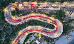 Antalya'da, 19 Mayıs Atatürk'ü Anma, Gençlik ve Spor Bayramı dolayısıyla fener alayı düzenlendi