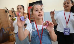 Çevreye duyarlı öğrenciler geri dönüşüm malzemelerinden enstrümanlar yaparak orkestra kurdu