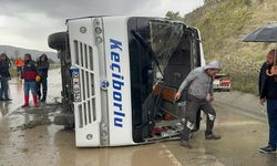Isparta'da devrilen midibüsteki 15 kişi yaralandı