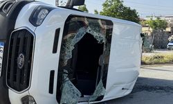 işçi servisi ile otomobilin çarpıştığı kazada 12 kişi yaralandı