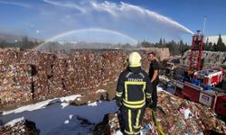 Kahramanmaraş'ta kağıt fabrikasının bahçesinde çıkan yangın söndürüldü