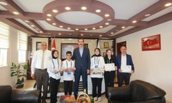 Kaymakam Topsakaloğlu TÜBİTAK yarışmasında başarılı olan öğrencilerle buluştu