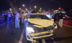 Mersin'de 2 otomobilin çarpıştığı kazada 10 kişi yaralandı
