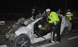 Mersin'de tıra çarpan otomobildeki 2 kişi öldü