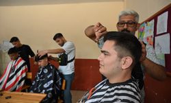 Osmaniye’de gönüllü kuaförler engelli bireyleri ücretsiz tıraş etti