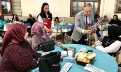 Erdemli’de annelerin günü güllerle kutlandı
