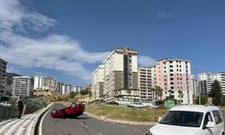 Hafif Ticari Araçla Çarpışan Otomobil Takla Attı Sürücüsü Yaralandı
