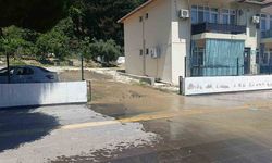 İçme suyu deposundaki aksaklık Manavgat’ta caddeyi göle çevirdi