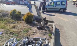 Isparta’da kamyonet ile motosiklet çarpıştı: 2 yaralı