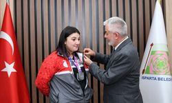 Ispartalı halterci Fatma Gül Çevik’ten dünya şampiyonluğu