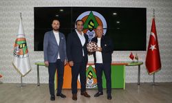 KKTC Çalışma ve Sosyal Güvenlik Bakanı Gardiyanoğlu’ndan, Çavuşoğlu’na taziye ziyareti