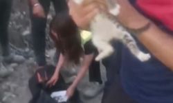 Osmaniye’de inşaat alanında bulunan kuyuya düşen yavru kedi kurtarıldı