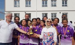Batı Bölgesi Ortaokullar Kız Voleybol Turnuvası Şampiyon: Karadere Harmancık Ortaokulu