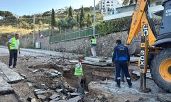 Bodrum'da isale hattı patladı: Su metrelerce yükseğe fışkırdı