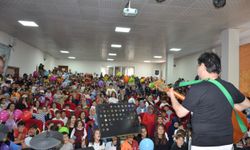 Çocuk Sanatçısı Onur Erol, Afşin’de Miniklerle Buluştu