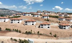 Depremzede Muhtar: "Villa Gibi Ev Yapılacağını Tahmin Etmemiştik"