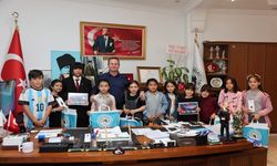 Gülnar'da resim yarışmasında dereceye giren öğrenciler ödüllendirildi