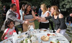 Hatay Valisi Masatlı, depremzede annelerle bir araya geldi