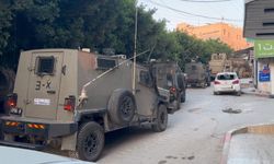 İşgalci İsrail ordusu Batı Şeria'da bir askerinin yaralandığı beldenin tüm girişlerini kapattı