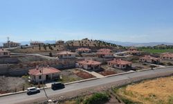 Kahramanmaraş'ta 3 Binden Fazla Köy Tipi Afet Evinin Anahtarı AFAD'a Teslim Edildi