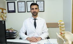 Masa başı çalışanlara omurga sağlığı için düzenli egzersiz önerisi