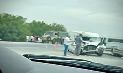 Minibüs İle Askeri Araç Çarpıştı: Biri Asker 3 Yaralı!