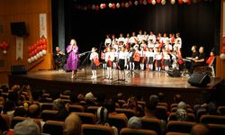 Minik Yüreklerden Dev Performans