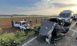 Hurdaya Dönen Otomobilde, 2 Kişi Hayatını Kaybetti