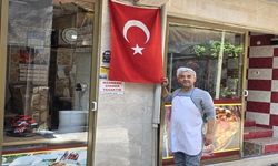 Pozantı'nın düşman işgalinden kurtuluşunun yıl dönümü öncesi iş yerlerine bayrak asıldı