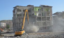 Yediler İş Merkezi’nin Kalan Bölümü de Yıkılıyor