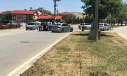 Afşinbey Caddesi’nde Motosiklet ile Otomobil Çarpıştı: 1 Yaralı