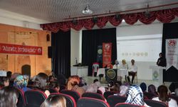 Afşin’de “Teknoloji Çağında Büyümek” Paneli Düzenlendi
