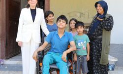 Adana'da tekerlekli sandalyesi çalınan engelli çocuğa AK Parti'den destek
