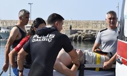 Antalya'da denizde yüzerken fenalaşan kişi kurtarıldı