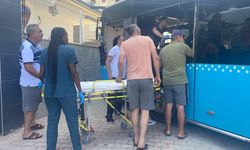 Antalya'da halk otobüsü ile panelvanın karıştığı kazada 3 kişi yaralandı