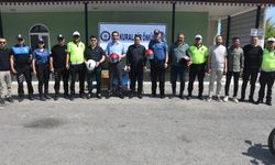 Bozyazı'da motosiklet sürücülerine kask hediye edildi